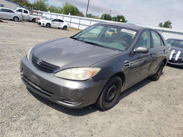 JTDBE32K220063906 - 2002 TOYOTA CAMRY LE GRAY photo 1