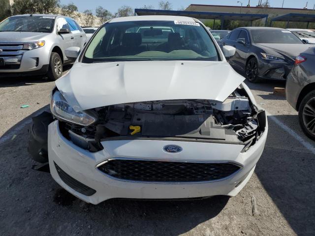 1FADP3F22JL237487 - 2018 FORD FOCUS SE WHITE photo 5