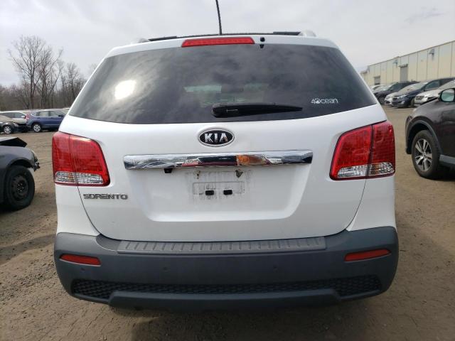 5XYKT4A14BG184855 - 2011 KIA SORENTO BASE WHITE photo 6