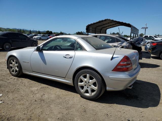 WDBKK49F51F184365 - 2001 MERCEDES-BENZ SLK 230 KOMPRESSOR SILVER photo 2