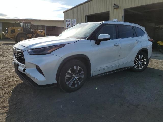 5TDGZRBH9NS569090 - 2022 TOYOTA HIGHLANDER XLE 白色 照片 1