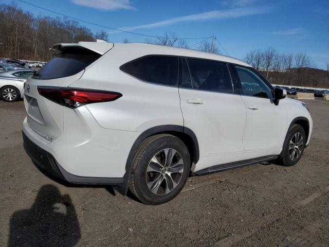 5TDGZRBH9NS569090 - 2022 TOYOTA HIGHLANDER XLE 白色 照片 3