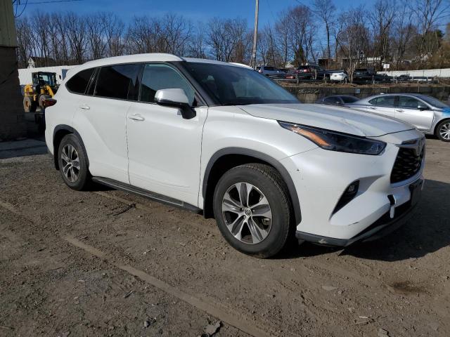 5TDGZRBH9NS569090 - 2022 TOYOTA HIGHLANDER XLE 白色 照片 4