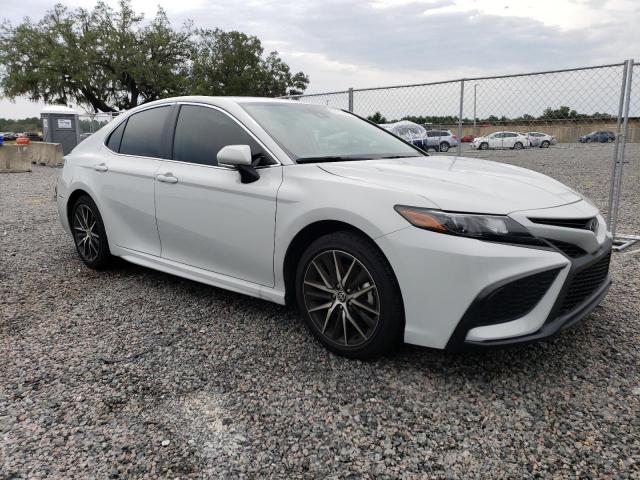 4T1G11AK2PU130989 - 2023 TOYOTA CAMRY SE NIGHT SHADE WHITE photo 4