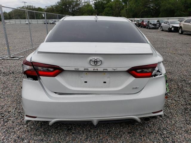 4T1G11AK2PU130989 - 2023 TOYOTA CAMRY SE NIGHT SHADE WHITE photo 6