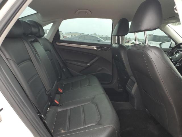 1VWDT7A38HC074686 - 2017 VOLKSWAGEN PASSAT R-LINE Weiß Foto 10
