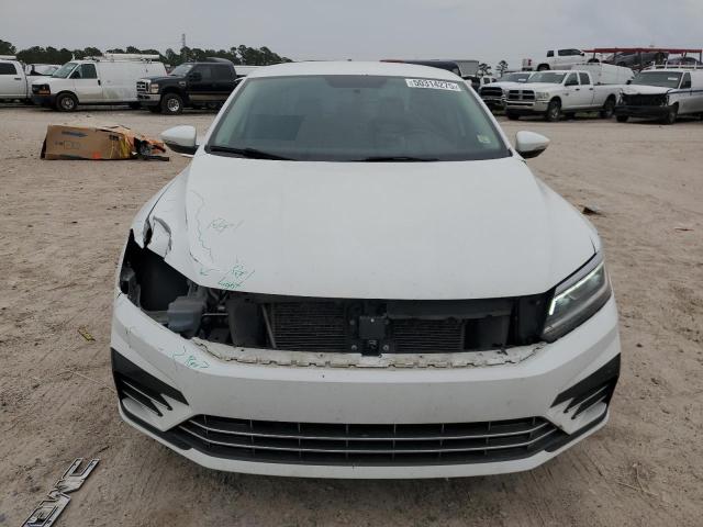 1VWDT7A38HC074686 - 2017 VOLKSWAGEN PASSAT R-LINE Weiß Foto 5