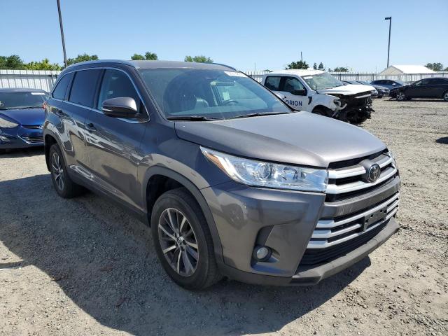 5TDKZRFH3KS564614 - 2019 TOYOTA HIGHLANDER SE GRAY photo 4