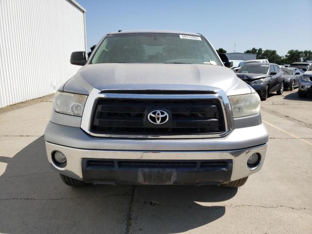 5TFEM5F11CX042115 - 2012 TOYOTA TUNDRA CREWMAX SR5 SILVER photo 5