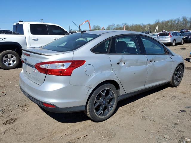 1FAHP3F28CL398995 - 2012 FORD FOCUS SE SILVER photo 3