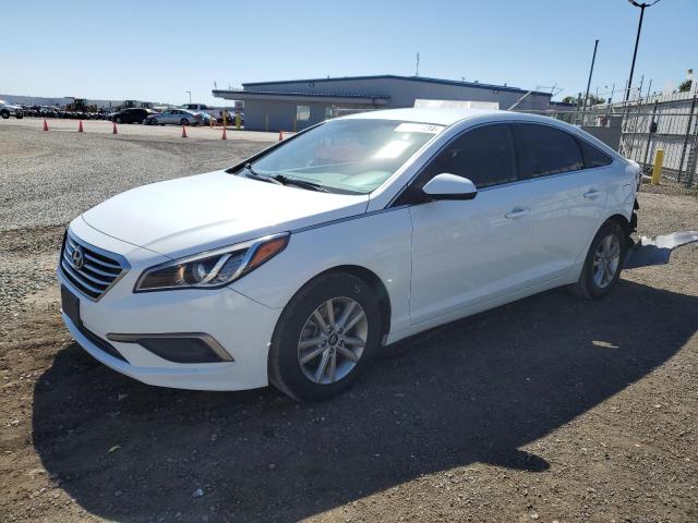 5NPE24AF2GH279328 - 2016 HYUNDAI SONATA SE WHITE photo 1