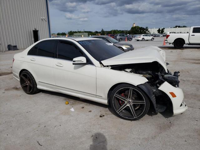 WDDGF5EB4BA518880 - 2011 MERCEDES-BENZ C 300 WHITE photo 4