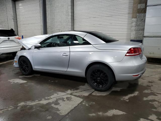 WVWFW7AH4CV000578 - 2012 VOLKSWAGEN EOS LUX SILVER photo 2