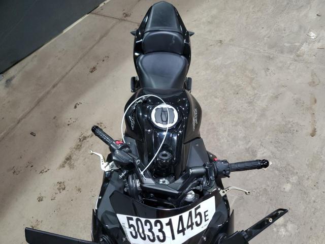 JKAEXEJ1XHDA00577 - 2017 KAWASAKI EX650 J შავი ფოტო 5