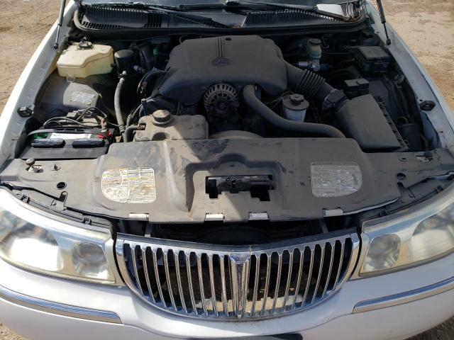 1LNHM81W1XY629122 - 1999 LINCOLN TOWN CAR EXECUTIVE WHITE photo 11