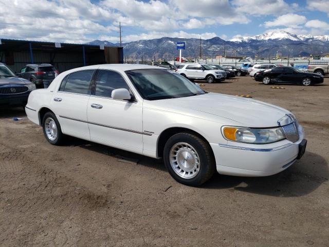 1LNHM81W1XY629122 - 1999 LINCOLN TOWN CAR EXECUTIVE WHITE photo 4