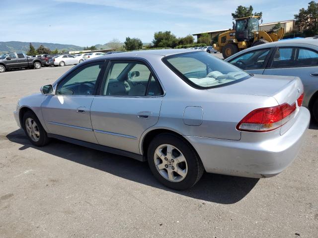 1HGCG66702A003673 - 2002 HONDA ACCORD LX SILVER photo 2