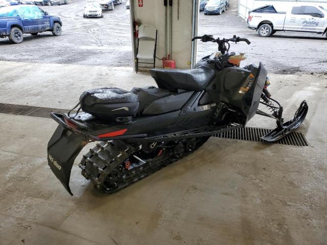 2BPSUERA1RV000086 - 2024 BOMBARDIER SKIDOO BLACK photo 4