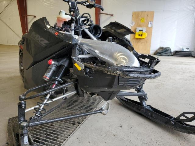 2BPSUERA1RV000086 - 2024 BOMBARDIER SKIDOO BLACK photo 9