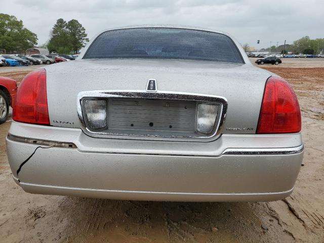 1LNHM81W56Y604755 - 2006 LINCOLN TOWN CAR SIGNATURE SILVER photo 6