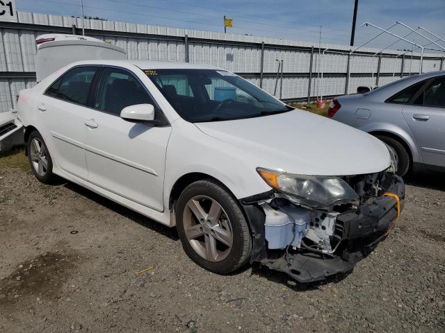 4T1BF1FK4EU386794 - 2014 TOYOTA CAMRY L WHITE photo 4