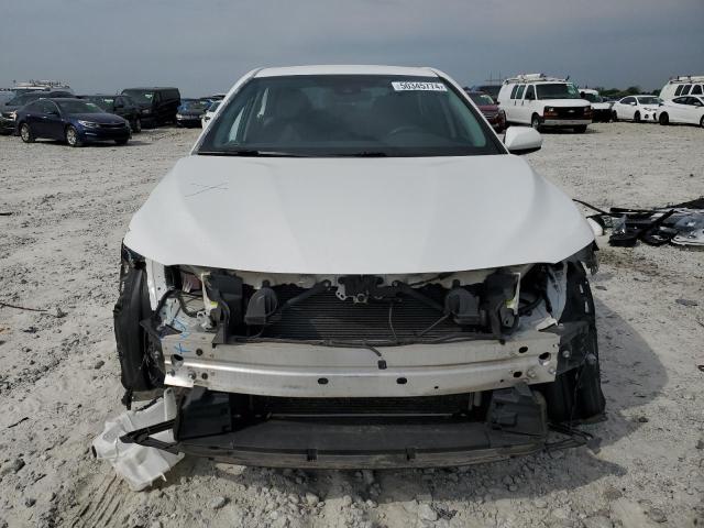 4T1C11AK4LU998890 - 2020 TOYOTA CAMRY LE WHITE photo 5