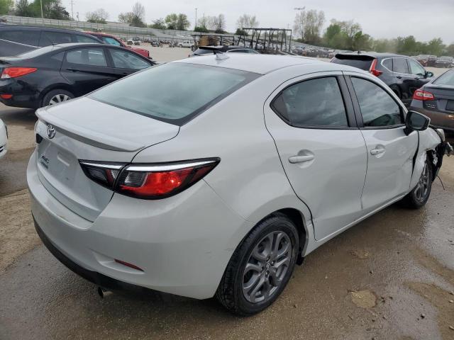 3MYDLBYV5KY500346 - 2019 TOYOTA YARIS L SILVER photo 3