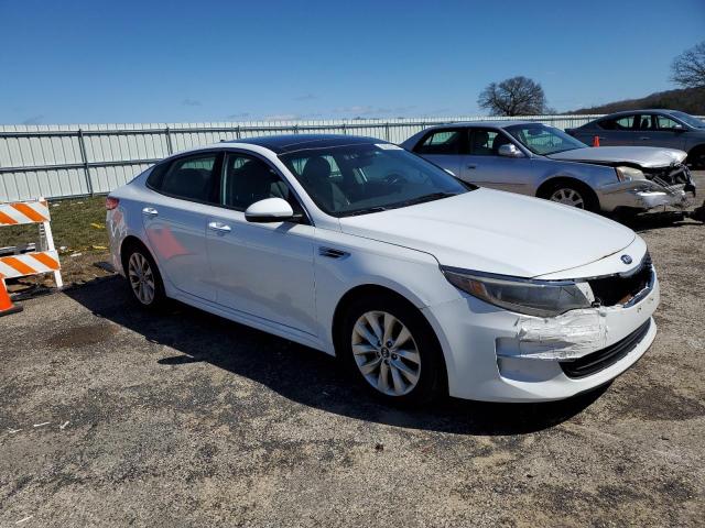 5XXGU4L33JG211175 - 2018 KIA OPTIMA EX WHITE photo 4