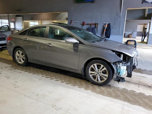 5NPEC4AC4DH635535 - 2013 HYUNDAI SONATA SE GRAY photo 4