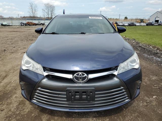 4T1BF1FKXHU692760 - 2017 TOYOTA CAMRY LE BLUE photo 5