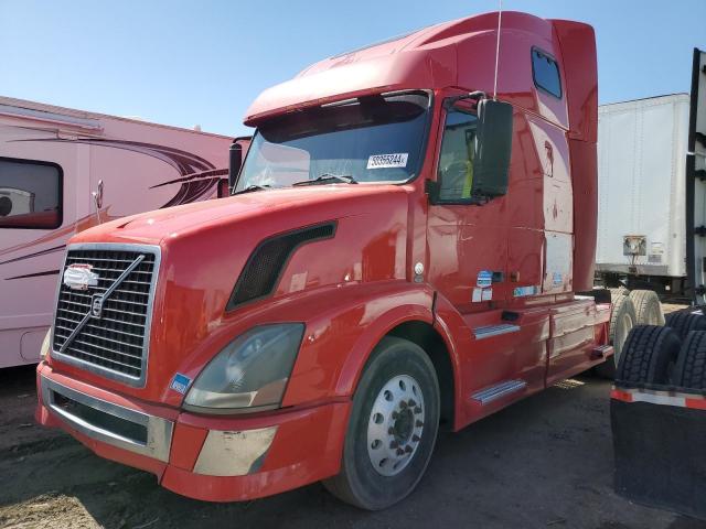 4V4NC9GH87N469030 - 2007 VOLVO VN VNL RED photo 2