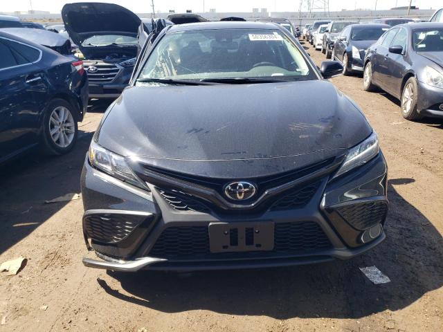 4T1T11AKXRU904097 - 2024 TOYOTA CAMRY SE NIGHT SHADE BLACK photo 5