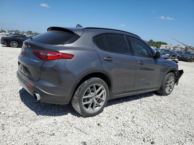 ZASFAKPN9J7B83466 - 2018 ALFA ROMEO STELVIO SPORT GRAY photo 3