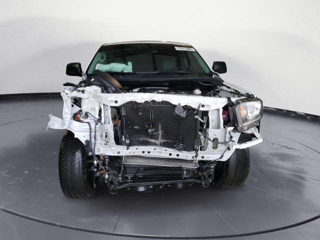 5TFRM5F11JX129088 - 2018 TOYOTA TUNDRA DOUBLE CAB SR/SR5 WHITE photo 5