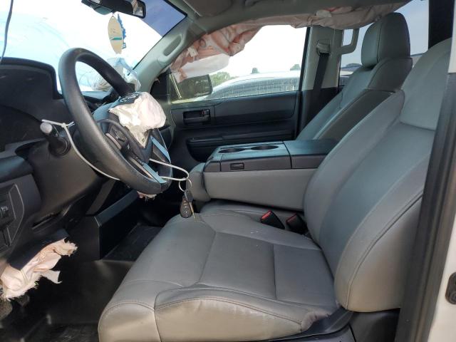 5TFRM5F11JX129088 - 2018 TOYOTA TUNDRA DOUBLE CAB SR/SR5 WHITE photo 7