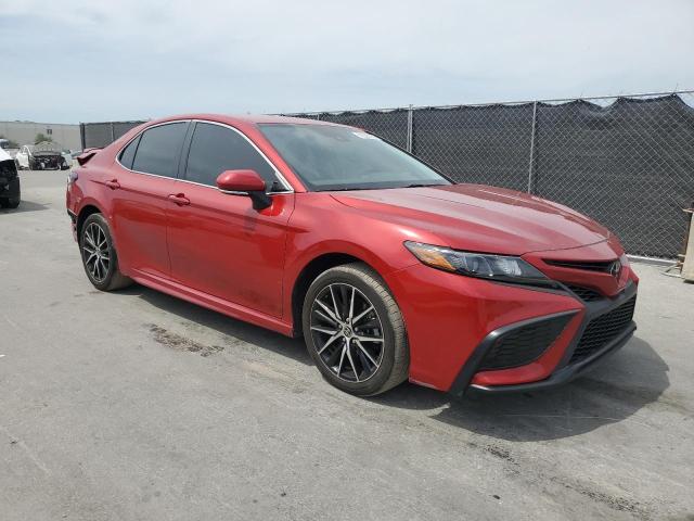4T1G11AK8PU102436 - 2023 TOYOTA CAMRY SE NIGHT SHADE RED photo 4
