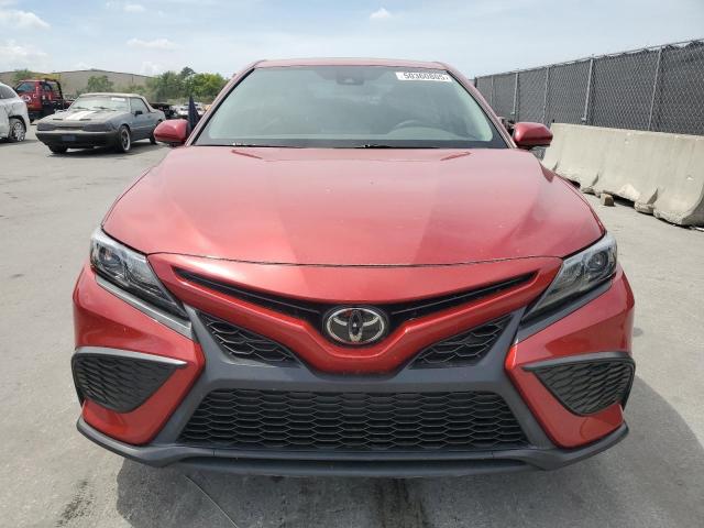 4T1G11AK8PU102436 - 2023 TOYOTA CAMRY SE NIGHT SHADE RED photo 5