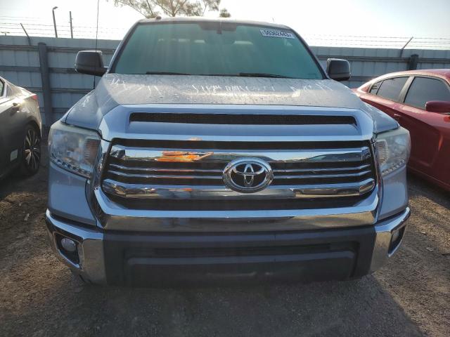 5TFRW5F14HX219940 - 2017 TOYOTA TUNDRA DOUBLE CAB SR/SR5 SILVER photo 5