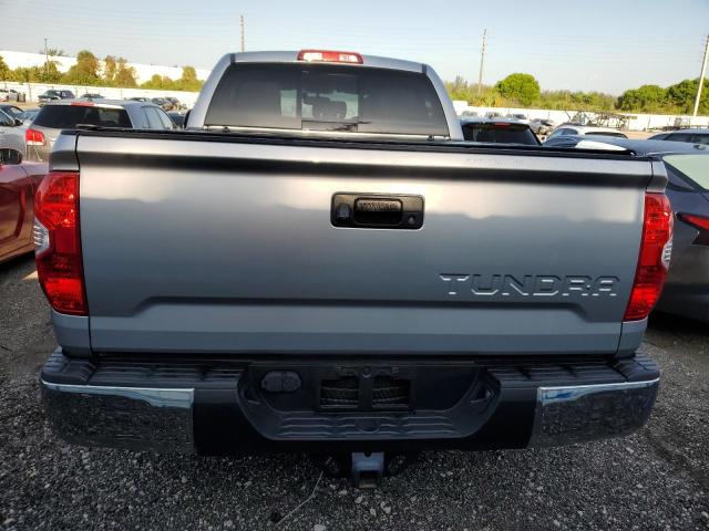 5TFRW5F14HX219940 - 2017 TOYOTA TUNDRA DOUBLE CAB SR/SR5 SILVER photo 6