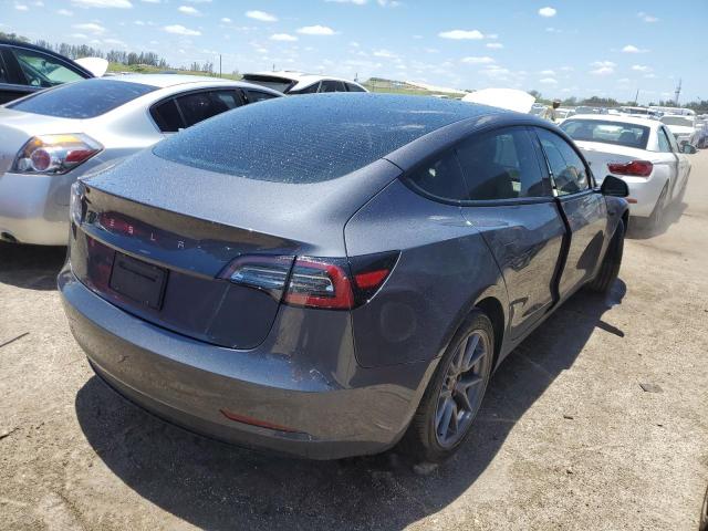 5YJ3E1EA8NF332587 - 2022 TESLA MODEL 3 GRAY photo 3