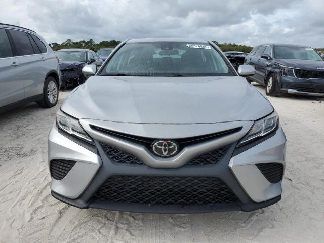 4T1B11HK6KU746090 - 2019 TOYOTA CAMRY L SILVER photo 5