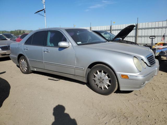 WDBJF65J11B310265 - 2001 MERCEDES-BENZ E 320 SILVER photo 4