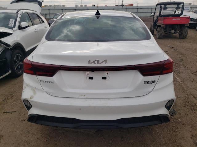 3KPF24AD7RE760251 - 2024 KIA FORTE LX WHITE photo 6