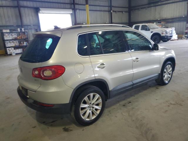 WVGAV75N69W545838 - 2009 VOLKSWAGEN TIGUAN S SILVER photo 3