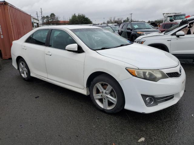 4T1BF1FK5EU804991 - 2014 TOYOTA CAMRY L WHITE photo 4