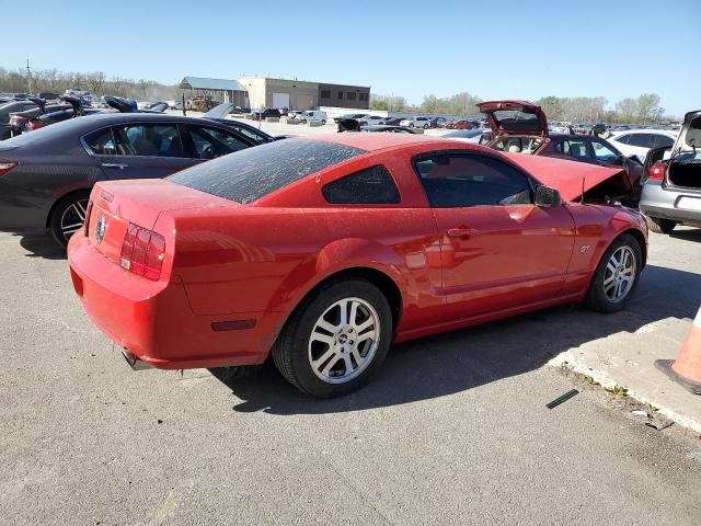 1ZVFT82H765198877 - 2006 FORD MUSTANG GT RED photo 3