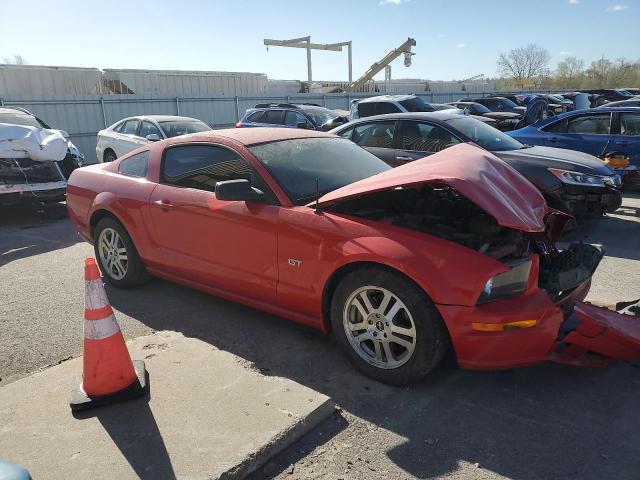 1ZVFT82H765198877 - 2006 FORD MUSTANG GT RED photo 4