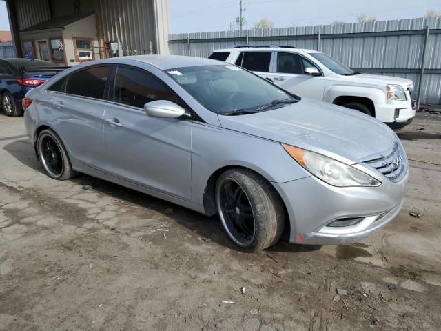 5NPEB4AC8CH365114 - 2012 HYUNDAI SONATA GLS SILVER photo 4