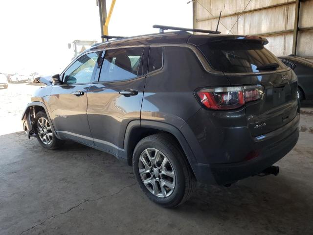 3C4NJDCB4JT232595 - 2018 JEEP COMPASS LIMITED 灰色 照片 2