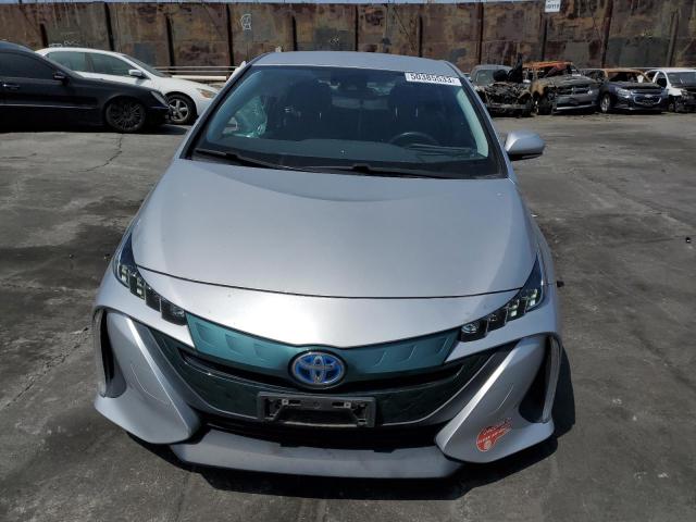 JTDKARFP0J3083234 - 2018 TOYOTA PRIUS PRIM Silber Foto 5